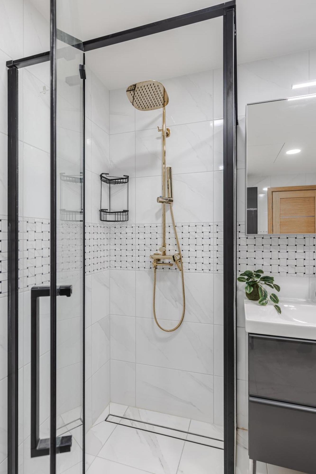 Fantasy House, Cozzy Apartmens, Free Parking, Long Stays Welcome Vilnius Buitenkant foto